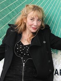 Julie Depardieu : L'intérieur de sa maison de Bougival porte les traces d'une habitude dont elle n'arrive pas à se défaire