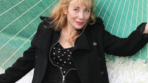 Julie Depardieu : L'intérieur de sa maison de Bougival porte les traces d'une habitude dont elle n'arrive pas à se défaire
