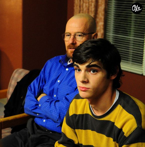 RJ Mitte dans le rôle de Walter White Jr. et Bryan Cranston dans celui de Walter white dans "Breaking Bad", en 2011.