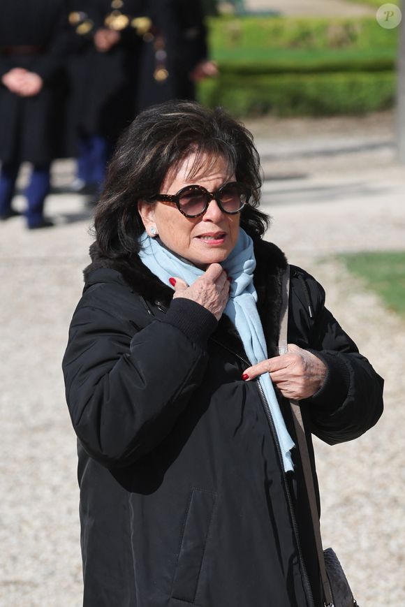 Cette présence commune a toutefois marqué les esprits, tant leurs apparitions côte à côte sont devenues rares depuis leur séparation. 

Anne Sinclair - Hommage national rendu à l'ancien Premier ministre français Lionel Jospin à l'Hôtel des Invalides à Paris le 26 mars 2026. Dominique Jacovides/Bestimage