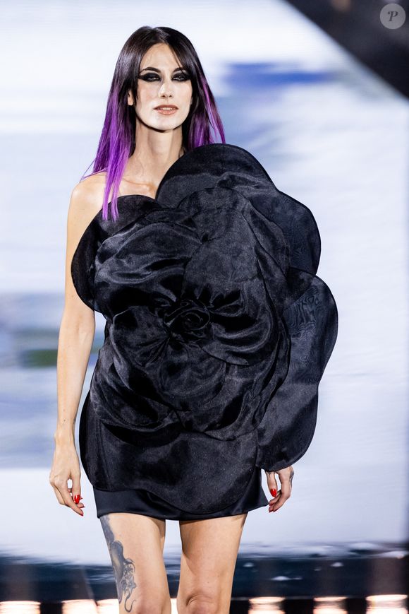 Maghla - "Le Défilé - Walk Your Worth" de L'Oréal lors de la Fashion Week sous la Tour Eiffel à Paris le 1er octobre 2023. © Olivier Borde - Bertrand Rindorff / Bestimage