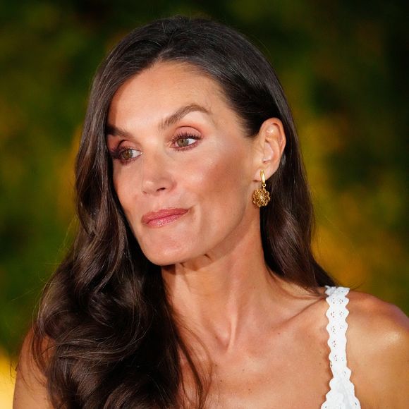 Le roi Felipe VI et la reine Letizia d’Espagne, avec leurs filles la princesse Leonor et l'infante Sofia d'Espagne et la reine Sofia lors de la réception d'été annuelle au palais de Marivent à Majorque, le 4 août 2025. © LALO YASKY / BESTIMAGE