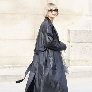 Angèle - Arrivées au défilé de mode féminine Chanel printemps-été 2025 lors de la Fashion Week de Paris (PFW), au Grand Palais, à Paris, France, le 1er octobre 2024. © Aubert-Clovis/Bestimage