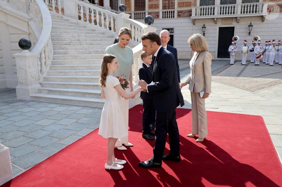 Le prince Albert II de Monaco, la princesse Charlène et leurs enfants accueillent le président Emmanuel Macron , sa femme Brigitte et une délégation au palais princier à Monaco le 7 juin 2025
© Ludovic Marin / Pool / Bestimage