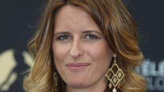 EXCLU "J'ai une chance folle" : Anne Décis (Plus belle la vie) a quitté Paris par amour pour le père de ses enfants et vit dans une ville très cotée située en bord de mer