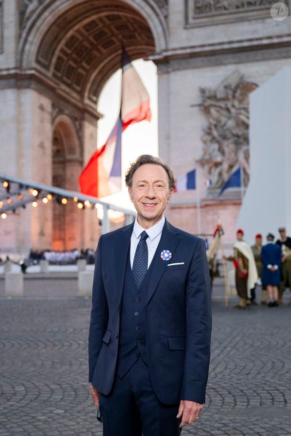 eu la varicelle. Un virus qui rend la vie vraiment compliquée. "Ça m'est arrivé deux fois. J’ai pris conscience que c’était très invalidant, que c’était une maladie dont 

Exclusif - Stéphane Bern - Emission "Le concert pour la paix" sur les Champs-Elysées à Paris, retransmis en direct sur France 2, le 8 mai 2025. © Christophe Clovis - Pierre Perusseau / Bestimage