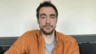 Arnaud Denis : Des mois avant d'avoir choisi de mettre fin à ses jours à 43 ans, l'acteur témoignait de son quotidien à la télé