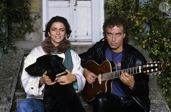 Archives - En France, au nord de Paris, chez eux, Bernard Lavilliers et Corinne Touzet en novembre 1986. © Michel MARIZY via Bestimage