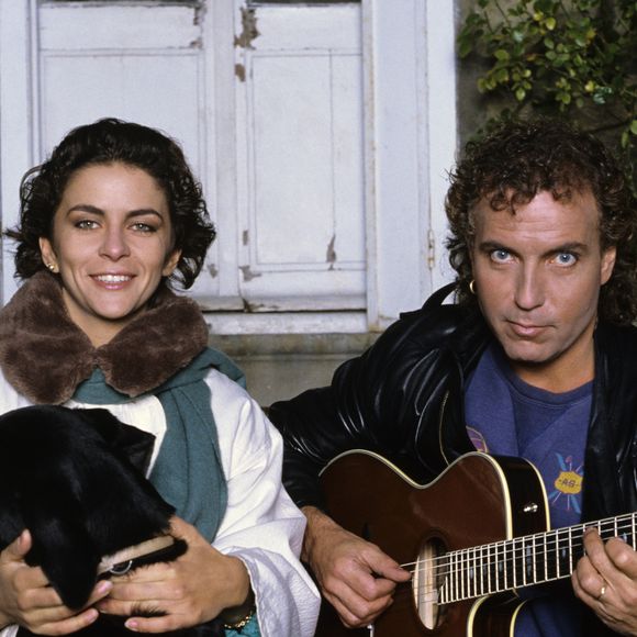Archives - En France, au nord de Paris, chez eux, Bernard Lavilliers et Corinne Touzet en novembre 1986. © Michel MARIZY via Bestimage