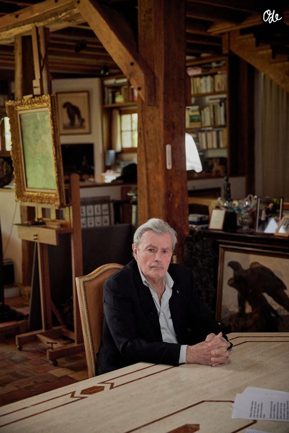 Exclusif - Premier tournage avec Alain Delon à Douchy-Montcorbo, France, le 10 avril 2021. © Cyril Moreau/Bestimage