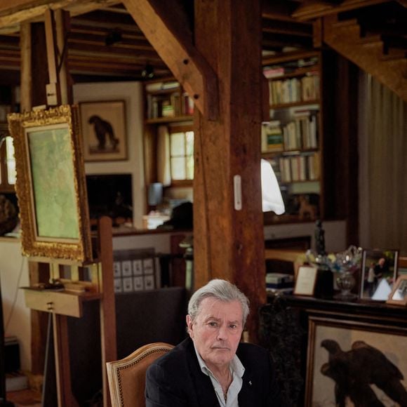 Exclusif - Premier tournage avec Alain Delon à Douchy-Montcorbo, France, le 10 avril 2021. © Cyril Moreau/Bestimage