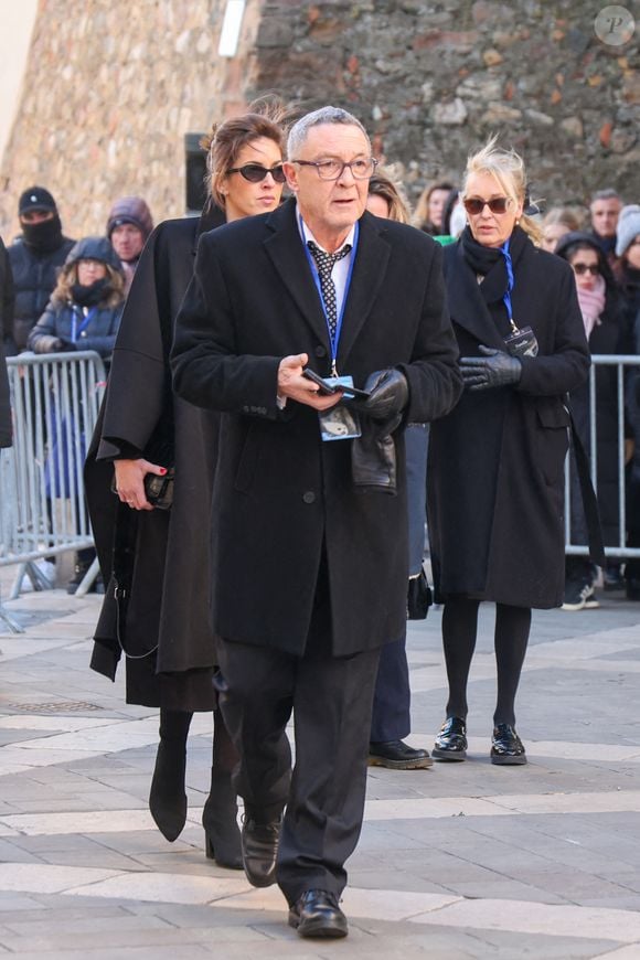 La cérémonie a lieu en l'église Paroissiale Notre-Dame-de-l'Assomption de Saint-Tropez

Nicolas-Jacques Charrier (fils de Brigitte Bardot) - Arrivées aux obsèques de Brigitte Bardot en l'église Paroissiale Notre-Dame-de-l'Assomption de Saint-Tropez, France, le 7 janvier 2026. © Jacovides-Moreau/Bestimage