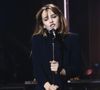N'ayant que cinq mois de différence avec Elsa Lunghini, l'ex-compagne de Johnny Depp fut souvent comparée à cette dernière dans les médias, au point que certains l'ont longtemps considérée comme sa parfaite rivale...
Archives - Vanessa Paradis sur le plateau de l'émission "Sacrée Soirée" en novembre 1988. © Bernard Leguay via Bestimage