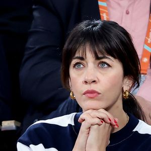 Il faut dire que la musicienne s'est retrouvée dans une situation précaire à l'âge de 11 ans, suite au divorce de ses parents

Nolwenn Leroy - Célébrités dans les tribunes des Internationaux de France de tennis de Roland Garros 2024 à Paris le 27 mai 2024. © Moreau-Jacovides/Bestimage