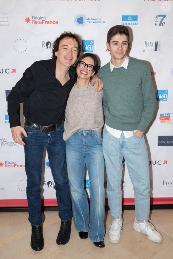 Cali, Lucie Bernardoni, Axel Marbeuf participent au festival du livre 'Des Livres, Des Artistes' à la Maison de la Chimie le 01 décembre 2024 à Paris, France. Photo par Nasser Berzane/Abaca