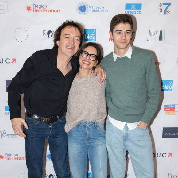 Cali, Lucie Bernardoni, Axel Marbeuf participent au festival du livre 'Des Livres, Des Artistes' à la Maison de la Chimie le 01 décembre 2024 à Paris, France. Photo par Nasser Berzane/Abaca