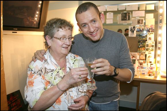 Il en a profité pour raconter un souvenir touchant avec sa mère, Danièle.

Dany Boon fête le Nouvel an avec sa mère, Danièle

RINDOFF-GUIREC / BESTIMAGE