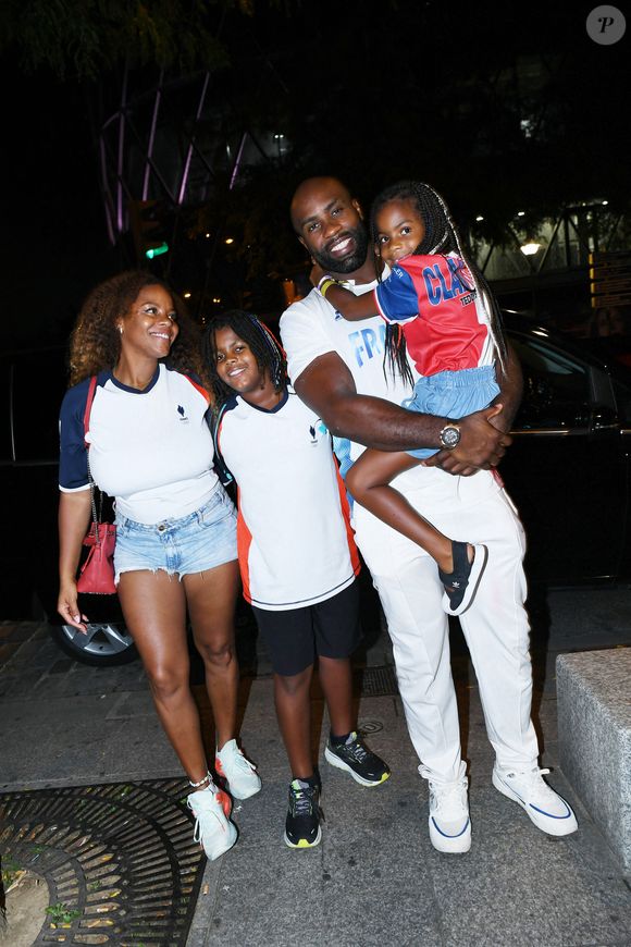 Exclusif - Prix Spécial - No Web - Teddy Riner avec sa femme Luthna et ses enfants Eden et Ysis - Teddy Riner fête son titre de champion Olympique de judo en équipe mixte au restaurant "Podium" du groupe (Les bistrots Pas Parisiens) à Paris le 3 aout 2024. © Rachid Bellak/Bestimage