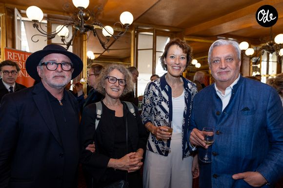 Exclusif - Jean-Michel Djian, Aurélie Julia, José-Manuel Lamarque - Le prix de la Revue des Deux Mondes est décerné cette année à A.Miranda pour son livre "Les Lumières sombres" paru aux éditions Gallimard. Il a été remis au lauréat le 2 juin 2026 par la directrice de "La Revue des Deux Mondes", A.Julia, et son propriétaire M.L.deLacharrière, lors d’une cérémonie au Bistrot de Paris, en présence d’une centaine d’invités.

©Tiphaine Lebely / Bestimage