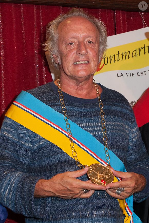 Didier Barbelivien nommé citoyen d'honneur de la République de Montmartre lors du show case de la comédie musicale 'Marie Antoinette et le Chevalier de Maison Rouge' cree par Didier Barbelivien au restaurant la Bonne Franquette a Paris, France, le 9 octobre 2015. Photo de Audrey Poree/ ABACAPRESS.COM