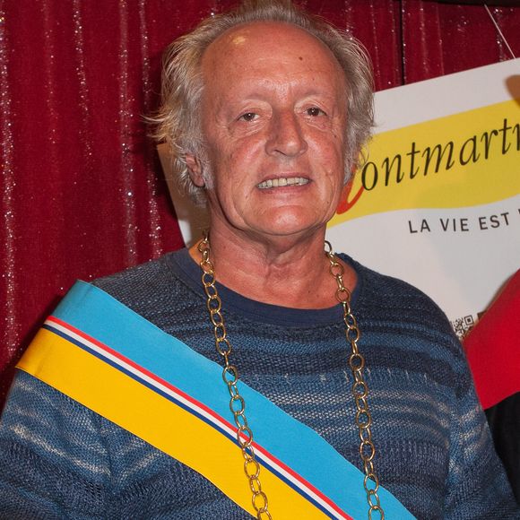 Didier Barbelivien nommé citoyen d'honneur de la République de Montmartre lors du show case de la comédie musicale 'Marie Antoinette et le Chevalier de Maison Rouge' cree par Didier Barbelivien au restaurant la Bonne Franquette a Paris, France, le 9 octobre 2015. Photo de Audrey Poree/ ABACAPRESS.COM