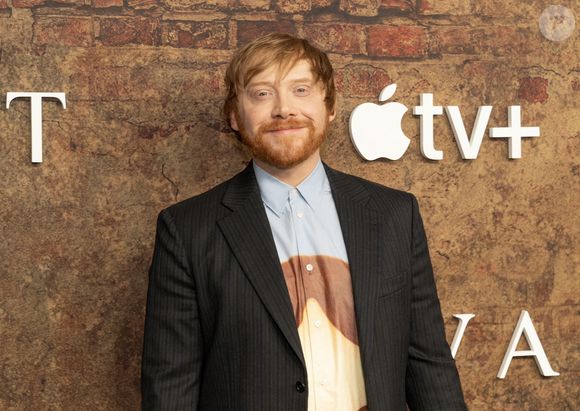 "C'est incroyable de voir à quel point cela prend le dessus sur tout. C'est la seule chose qui m'importe vraiment, alors c'est génial (...) La paternité a définitivement changé ma vie"

Rupert Grint à la première de la série Apple TV+ "Servant" à New York, le 9 janvier 2023. @bestimage
