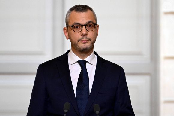 Alexis Kohler, Secrétaire général de l’Elysée, annonce la composition du nouveau gouvernement à Paris, nommé par le Président de la République E.Macron, sur proposition du Premier ministre F.Bayrou, le lundi 23 décembre 2024 à 18h30, au Palais de l’Elysée. 
© Jeanne Accorsini / Pool / Bestimage