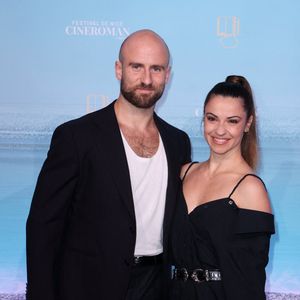 Pour rappel, Denitsa Ikonomova partage la vie du danseur étoile François Alu. 

Denitsa Ikonomova et son compagnon François Alu - Tapis rouge lors de la 7ème édition du festival Cinéroman à Nice le 1er Octobre 2025. © Bebert-Jacovides/Bestimage
