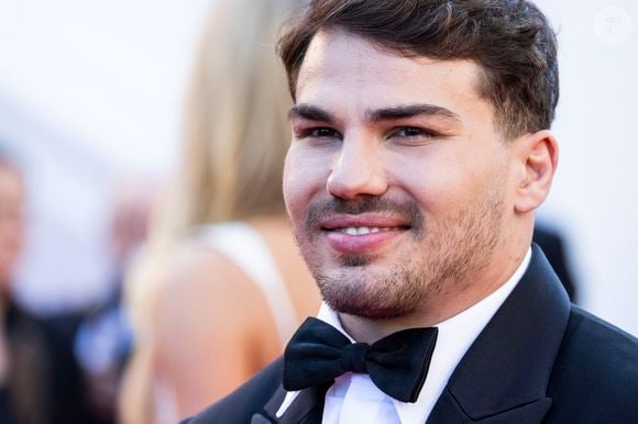 Antoine Dupont - Antoine Dupont et sa compagne Iris Mittenaere se retrouvent sur les marches  du film « Dossier 137 » lors du 78ème Festival International du Film de Cannes le 15 mai 2025.

© Jacovides / Moreau / Bestimage