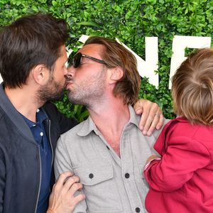 Christophe Beaugrand, son mari Ghislain Gerin et leur fils Valentin - Soirée d’anniversaire des 5 ans de la marque Joone, sur la péniche La Barge à Issy-les-Moulineaux. Paris, le 30 juin 2022 © Veeren / Bestimage