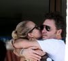 Aujourd’hui, c’est auprès de Frédéric Suant, restaurateur installé à Saint-Palais-sur-Mer, qu’elle semble avoir trouvé une forme de paix...
Exclusif - Laeticia Hallyday accompagnée de son compagnon Frédéric Suant et de sa fille Joy sont aller acceuillir Jade à l'aéroport de Saint-Barthélemy-Rémy-de-Haenen, Antilles françaises, France, le 15 mars 2025.