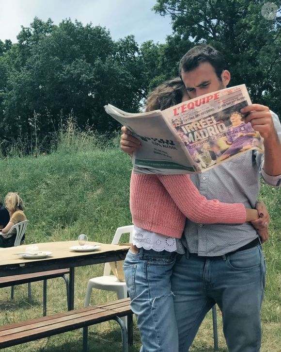 Ses sketchs sont inspirés de sa vie personnelle, notamment du couple qu'elle forme avec son mari Alix
Marine Leonardi avec son mari Alix. Photo publiée sur Instagram le 10 août 2024.