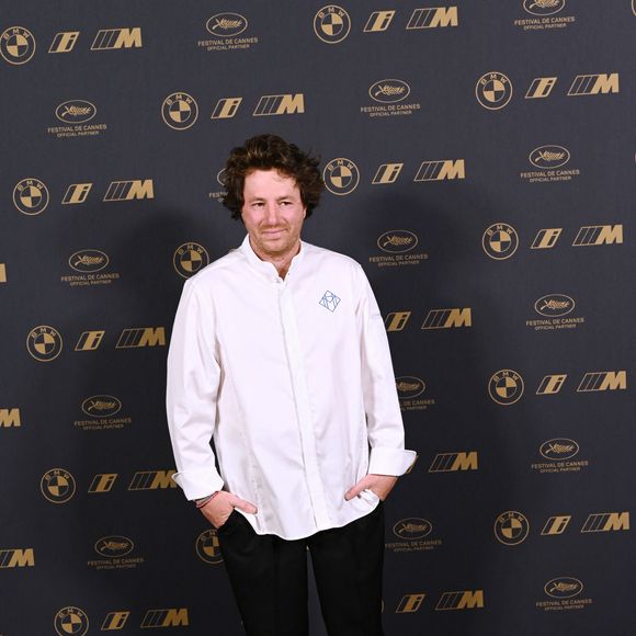 Exclusif - Jean Imbert - Photocall du dîner organisé par BMW, suivi d’un concert de Orelsan sur la plage de l’hôtel Martinez en marge du 76ème Festival International du Film de Cannes, France, le 18 mai 2023. Le chef J.Imbert sera présent pour préparer un menu gastronomique pour les invités VIP de BMW. Orelsan, le célèbre rappeur français, mettra le feu sur la scène avec ses tubes les plus connus, créant une atmosphère électrisante pour tous les festivaliers présents. © Rachid Bellak/Bestimage