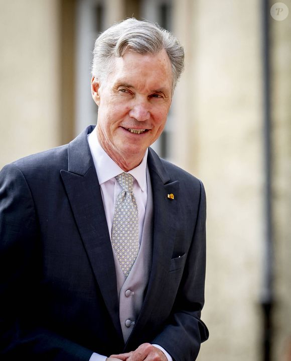 Il prend le relais de son père, Henri 1er de Luxembourg.

Le prince Guillaume (héritier du trône du Grand-Duché de Luxembourg) assiste à la messe à la cathédrale Notre-Dame de Luxembourg dans le cadre des célébrations de la Fête nationale 2025 et du 25e anniversaire du règne du Grand-Duc Henri au Luxembourg. Photo : Dana Press / Bestimage