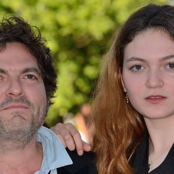 Matthieu Chedid et sa fille Billie à la montée des marches du film "Les Filles du Soleil" lors du 71ème Festival International du Film de Cannes, le 12 mai 2018.

Photo : Boyer-Hahn-Marechal / Abaca