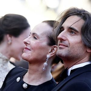Dimitri Rassam et sa mère Carole Bouquet - Montée des marches du film " Megalopolis " lors du 77ème Festival International du Film de Cannes, au Palais des Festivals à Cannes. Le 16 mai 2024
© Jacovides-Moreau / Bestimage