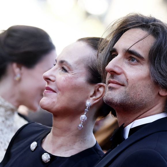 Dimitri Rassam et sa mère Carole Bouquet - Montée des marches du film " Megalopolis " lors du 77ème Festival International du Film de Cannes, au Palais des Festivals à Cannes. Le 16 mai 2024
© Jacovides-Moreau / Bestimage