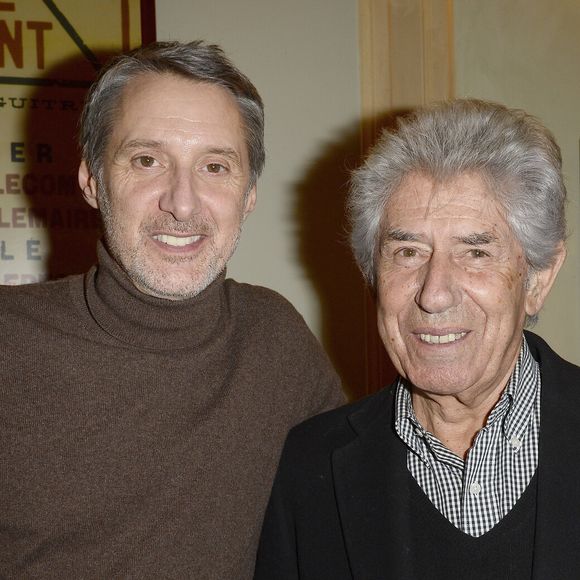 Antoine de Caunes et Philippe Gildas - People a la generale du nouveau spectacle de Francois-Xavier Demaison "Demaison s'évade" au Theatre Edouard VII a Paris, le 10 decembre 2013.  
AGENCE / BESTIMAGE