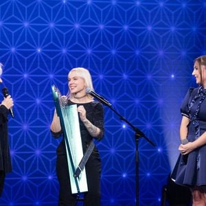 Exclusif - Catherine Lara, Linh, Francoeur pour les surprises de J.PCastaldi, C.Lara et F.X.Demaison lors de l'enregistrement de l'émission "La Boîte à secrets", présentée par F.Bollaert et diffusée le 9 janvier 2026 sur France 3, dans les studios du Lendit à Saint-Denis, France, le 2 décembre 2025. © Cyril Moreau/Bestimage