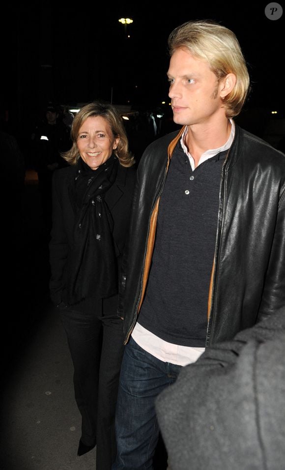 Ils ont 19 années d'écart

Claire Chazal et Arnaud Lemaire arrivent au défilé de la collection Haute-Couture printemps-été 2009 d'Armani au Palais de Chaillot, à Paris, France, le 26 janvier 2009. Photo  ABACAPRESS.COM