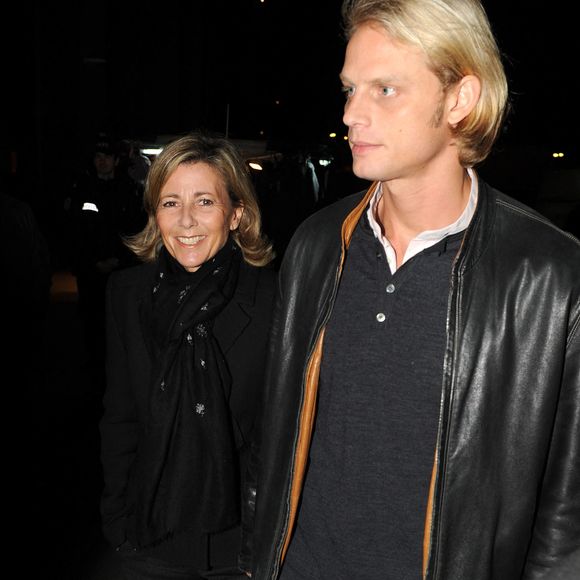 Ils ont 19 années d'écart

Claire Chazal et Arnaud Lemaire arrivent au défilé de la collection Haute-Couture printemps-été 2009 d'Armani au Palais de Chaillot, à Paris, France, le 26 janvier 2009. Photo  ABACAPRESS.COM