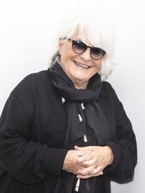 Catherine Lara et sa compagne : Leur maison de verre située non loin de Paris, un lieu idéal pour se ressourcer