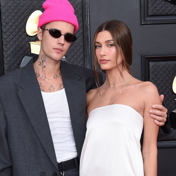 Hailey Bieber a fait un don remarqué de 20 000 dollars.

Justin Bieber et Hailey Rhode Bieber (Baldwin) au photocall de la 64ème édition des Grammy Awards au MGM Grand Garden à Las Vegas. Photo par Agence / Bestimage