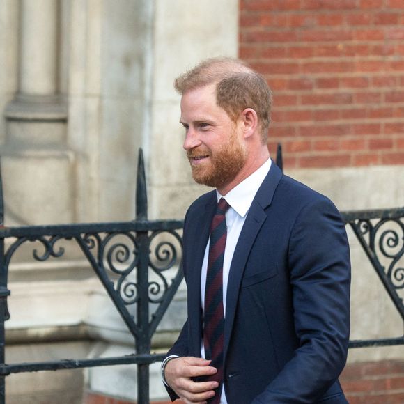 Le frère de William avait contesté plusieurs fois cette décision,

Le prince Harry, duc de Sussex à l'issue du 2ème jour de son appel de la décision de la Haute Cour à propos de son droit à des gardes du corps armés payés par le contribuable, le 9 avril 2025.