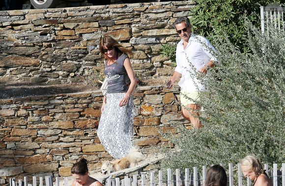 Exclusif - Nicolas Sarkozy, sa femme Carla Bruni-Sarkozy et leur fille Giulia sont sur la plage de Cavalières au pied du Cap Nègre, le 14 juillet 2014, pendant leurs vacances. © FITOUSSI-JACOVIDES-MOREAU/BESTIMAGE