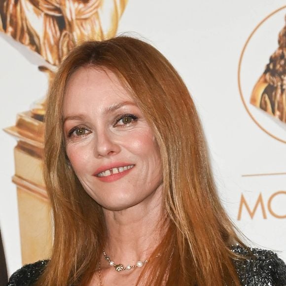 Vanessa Paradis au photocall de la 33ème cérémonie des Molières aux Folies Bergère à Paris le 30 mai 2022.

© Coadic Guirec / Bestimage