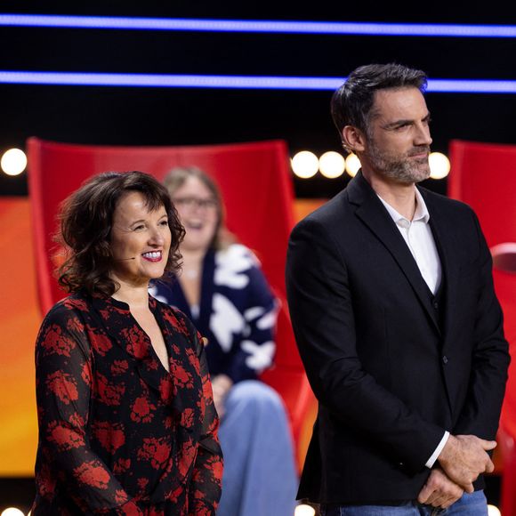 Exclusif - Anne Roumanoff, Gil Alma lors de l'enregistrement de l'émission "Qui Ment?" présentée par B.Guillon et diffusée le 23 juillet 2026 sur France 2, à Saint-Denis, Seine Daint-Denis, France, le 24 novembre 2025. © Jeremy Melloul/Bestimage