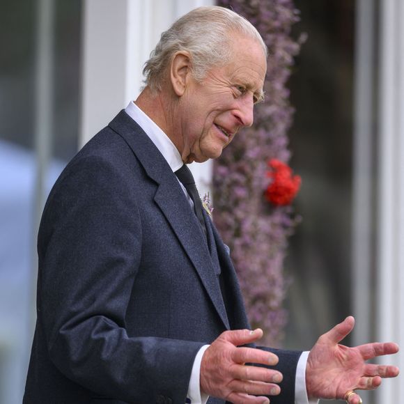 Le roi Charles III lors des jeux des Highlands du Braemar Gathering au Royaume Uni, le 6 septembre 2025. 

Photo : Cover Images via ZUMA Press / Bestimage