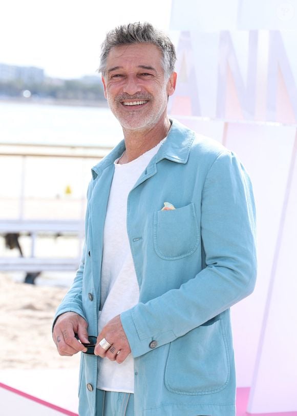 Car Stéphane Blancafort est un ancien sportif de haut niveau

Stephane Blancafort - Photocall de "Ici tout commence" lors du 7ème festival international Canneséries à Cannes, le 6 avril 2024. 
© Denis Guignebourg / Bestimage