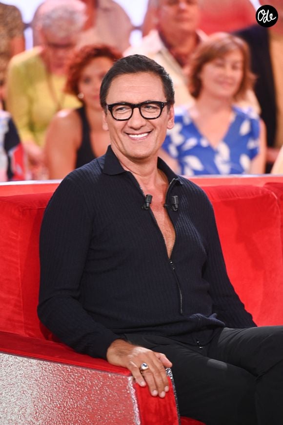 Désormais, Léah vit au Canada tandis que Lino et Dean vivaient encore à Bruxelles avec leur mère lorsque le chanteur évoquait leur organisation familiale en 2024.

Dany Brillant - Enregistrement de l'émission "Vivement dimanche spécial Céline Dion" au studio Rive gauche, présentée par Michel Drucker. Diffusion sur France 3 le 06/09/2026. © Guillaume Gaffiot/Bestimage